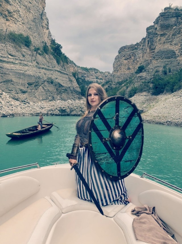 "Обработайте фото, пожалуйста"