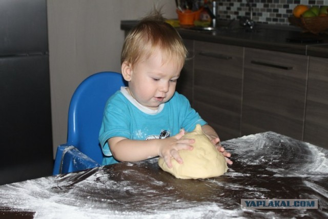 Сын строит кухню
