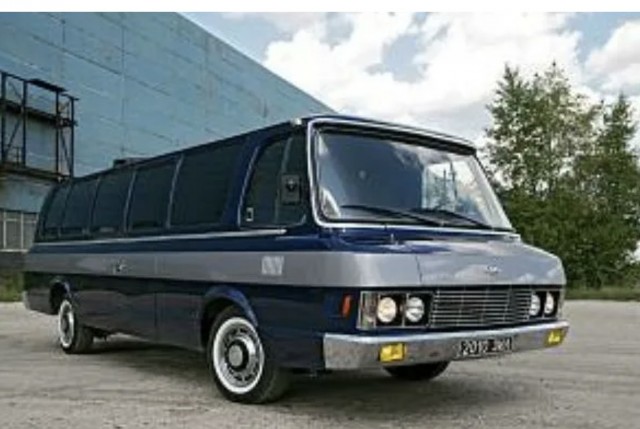 На продажу выставлен редчайший советско-российский автобус ЗИЛ-118 «Юность»