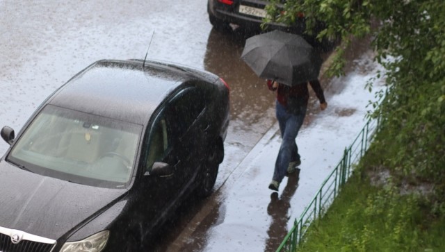 Непогода в Москве «Циклон начинает ослабевать». Когда в Москву придет тепло и закончатся дожди: прогноз