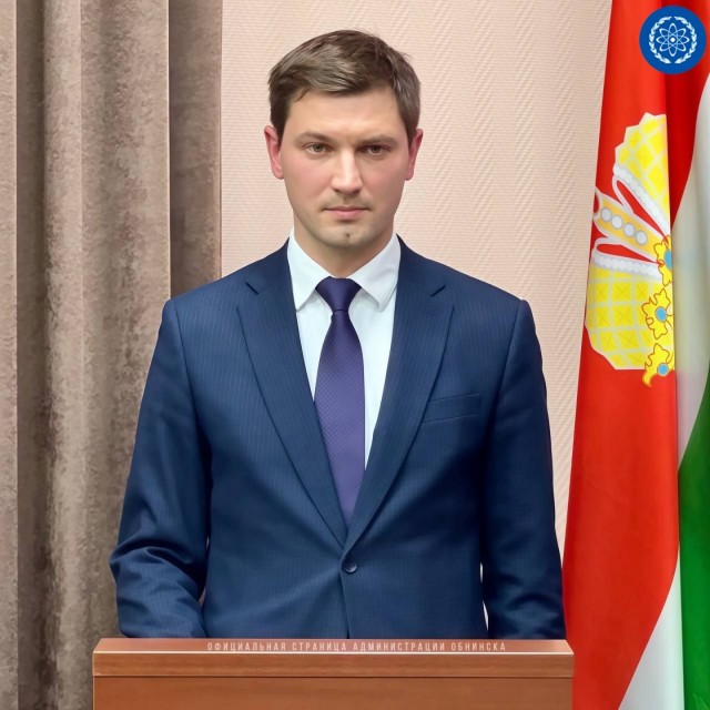 Глава Обнинска подарил пряник и мочалку пловчихе Алине Гайфутдиновой, завоевавшей три бронзовые медали на чемпионате Европы в Париже