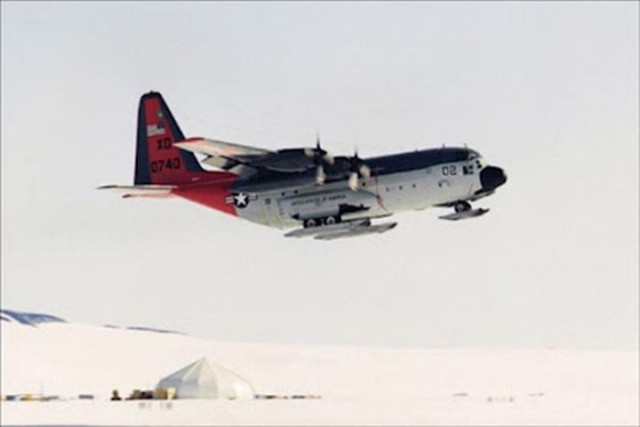 Затерянный в снегах самолет