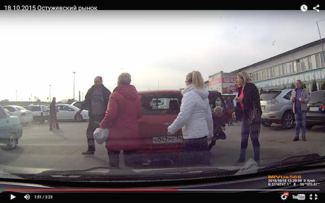 Глупая баба за рулем и большой балбес