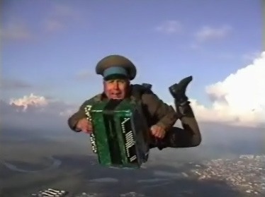ФОТОЖАБА: мужик с баяном