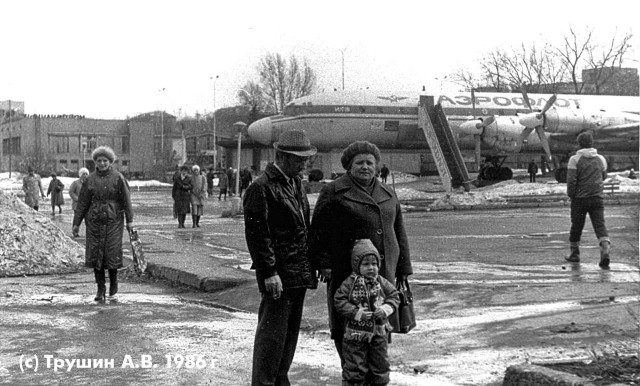 Дарите детям самолёты!