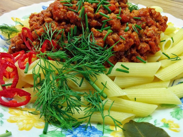 Спагетти с мясным соусом.
