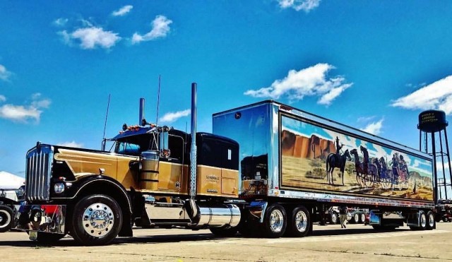 Почему американский тягач Kenworth W900 выпускается с 1961 года и по сей день?