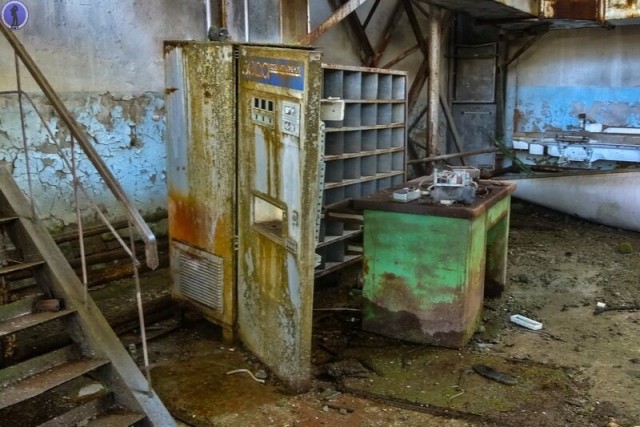 Заброшенный дальний ракетоносец Ту-22М3, забытый в бывшем ремонтном цехе