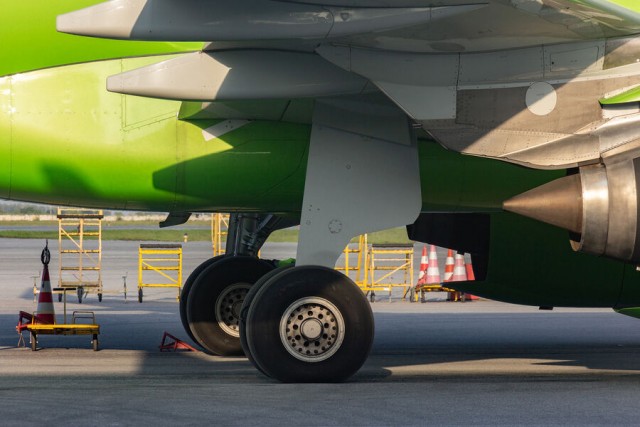 Россиянин отсудил у авиакомпании 100 тысяч за то, что его пересадили в неудобное кресло