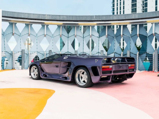 Vector W8 и другие. Редких суперкаров фотопост.