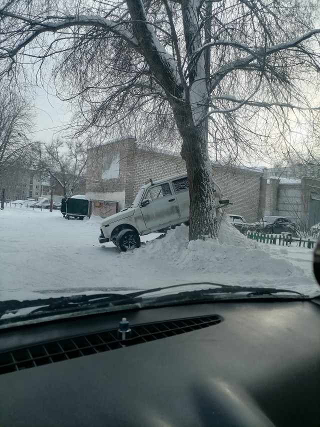 Владелец Volkswagen Polo решил проблему с парковками