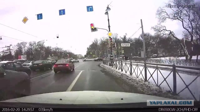 Курьёзное ДТП между сотрудниками ГИБДД и нарушителем