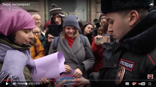Во Владивостоке идет митинг против коррупции.