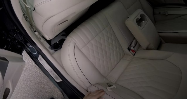 Новый минивэн Kia Carnival привезут в РФ.