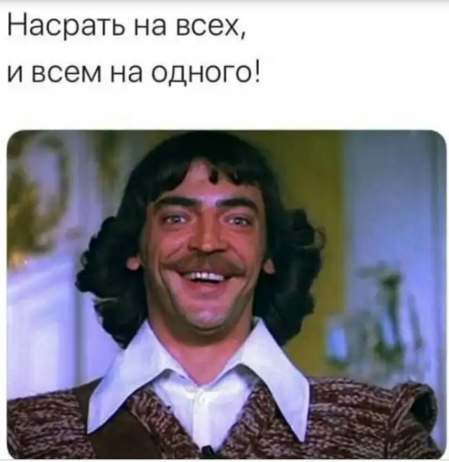 Боярский продолжает захватывать тротуар на набережной Мойки. Очевидцы снова споткнулись о чёрный «Мерседес».