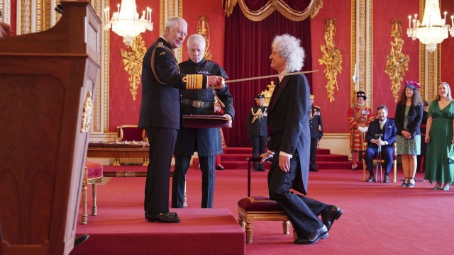 Гитарист британской группы "Queen" Брайан Мэй получил титул рыцаря Ордена Британской империи от короля Чарльза III