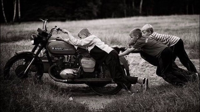 Мотоциклы в деревне