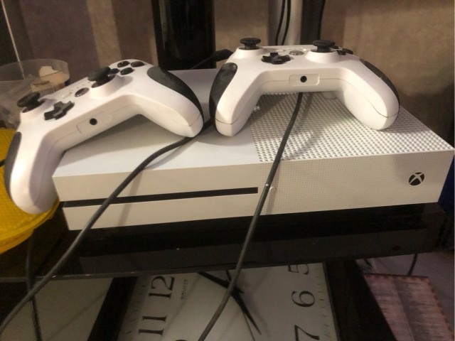 Продам xbox one x