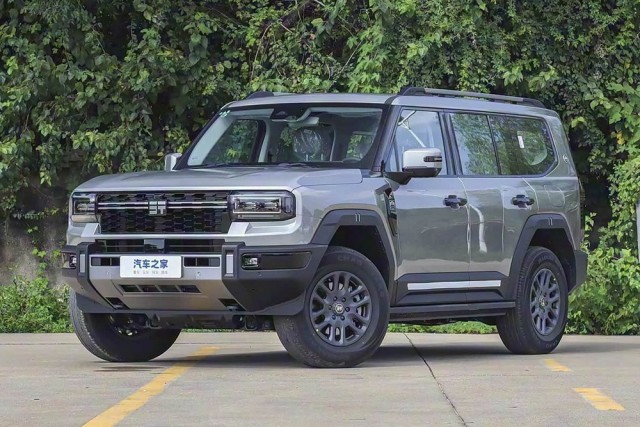 Toyota Motor 21 октября провела мировую премьеру новой модели — внедорожника Land Cruiser FJ по прозвищу «бэби-Круизер»