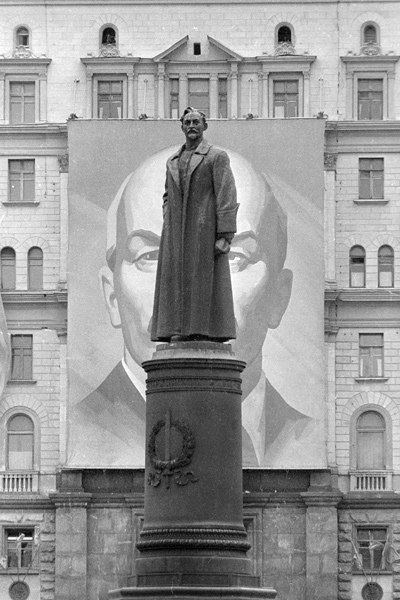 Кому еще хотели бы поставить памятники россияне в 2025 году - социологи рассказали на фоне открытия памятника Ивану Грозному в Вологде.