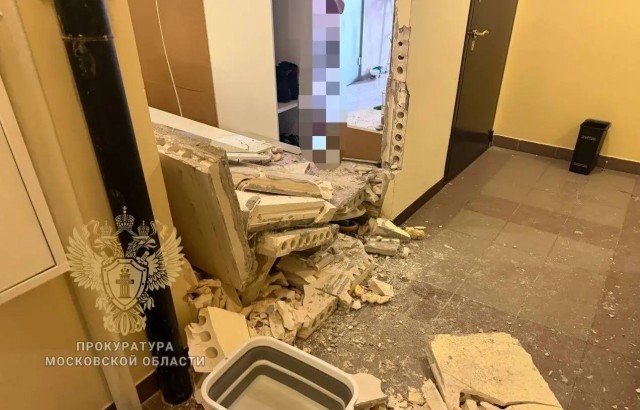 В Одинцово произошёл взрыв в квартире жилого дома — обломки повредили припаркованные у дома машины