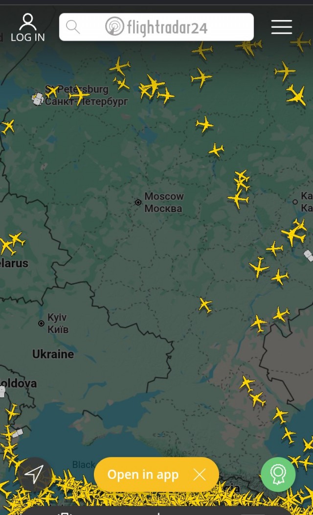 Над Москвою в небе тихо.