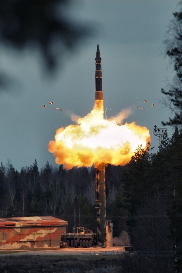 Пуск улучшенной ракеты «Искандер-М» показали с расстояния 100 метров