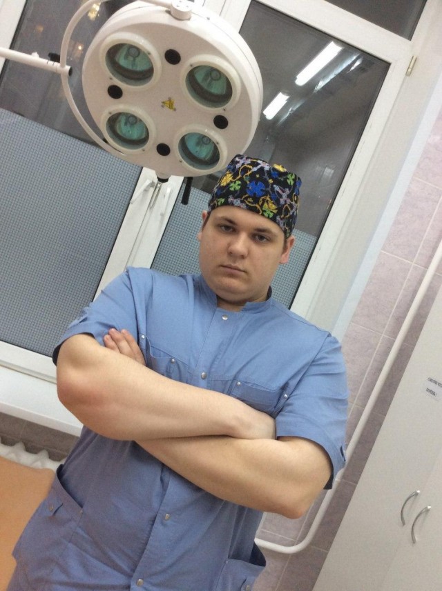 «Боролись за него две недели»: в Хакасии умер 26-летний врач-травматолог, от которого пациент утаил свой диагноз COVID-19