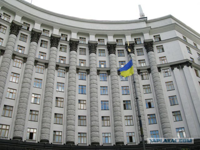 Первые законы не лигитимного правительства Украины