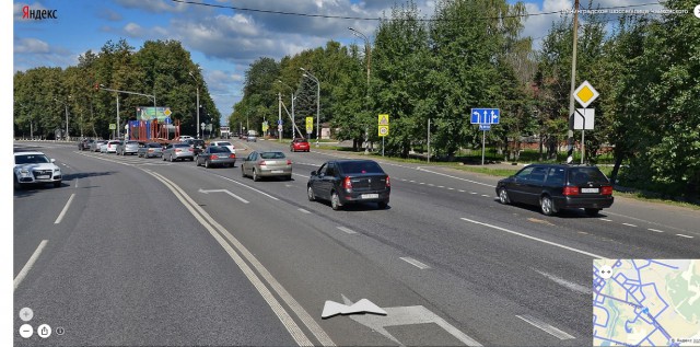 Кто должен уступить дорогу и почему?