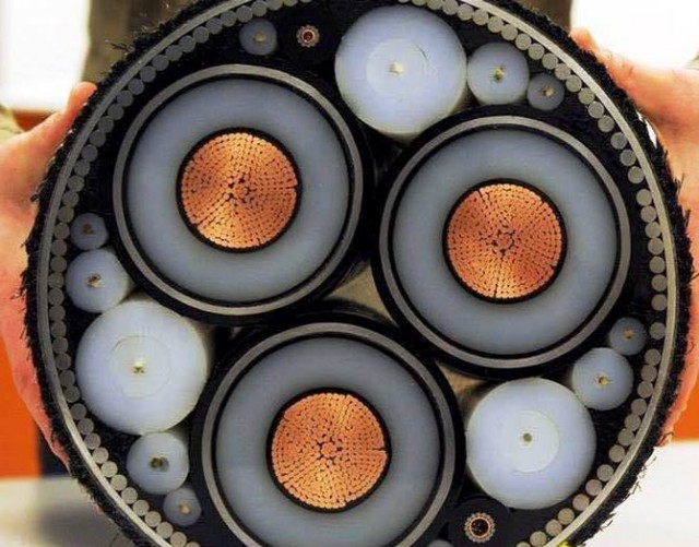 Высоковольтный подводный кабель 220 000 Вольт