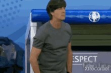 Запрет почесать яйца