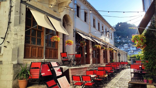 Aлбания в эпоху ХВОРИ всеобщей (2021)