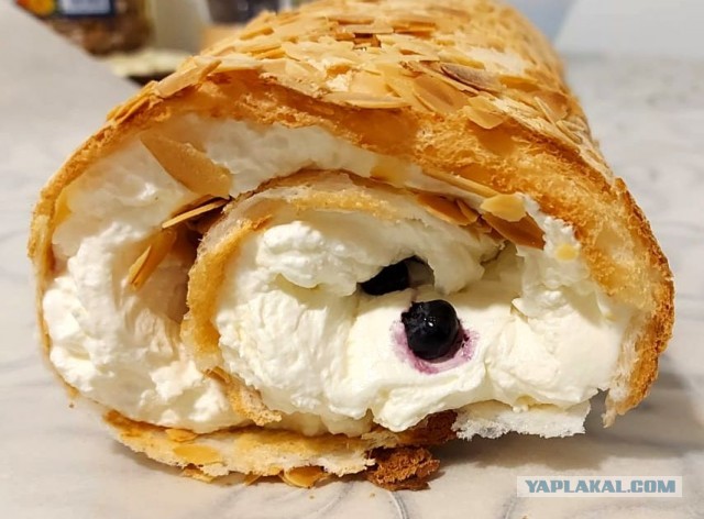 Рулет меренговый