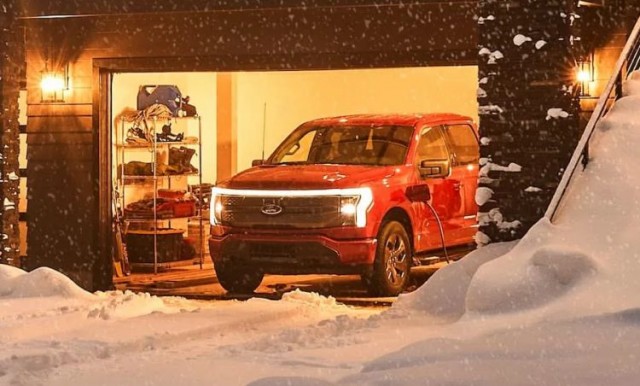 Владелец электрического пикапа Ford F-150 Lightning питал от него дом на протяжении 44 часов