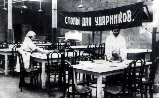 В российских школах предложили ввести скидки на еду для отличников