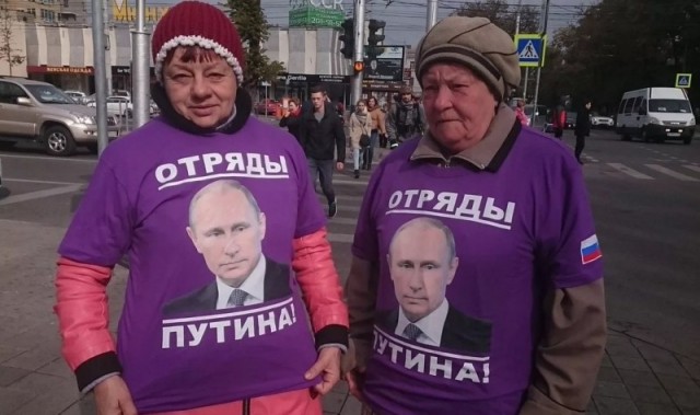 За пенсией — на четвереньках: жители курганской деревни вынуждены ползком добираться на почту и за продуктами