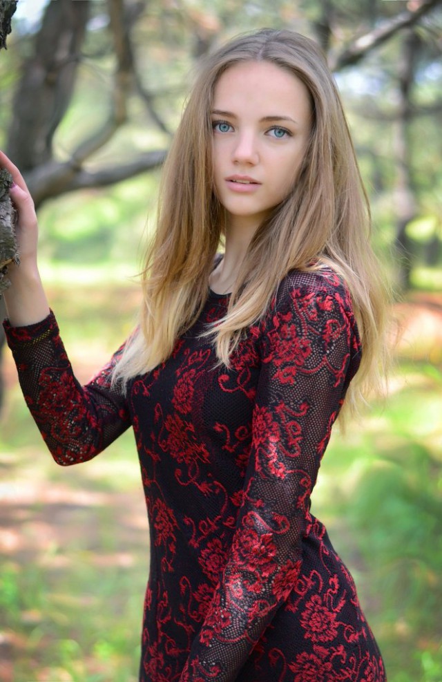 Девушки всякие, разные.