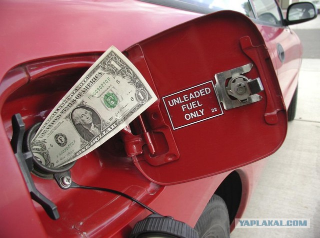 Медведев назвал недопустимым эгоизм нефтяников в отношении цен на бензин