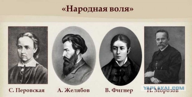Сегодня в посёлке Юрино в Марий Эл выпускник во время линейки зарядил в лицо депутату Екатерине Вахитовой.