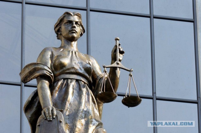 Порезали автохама на БМВ на езду по тротуару