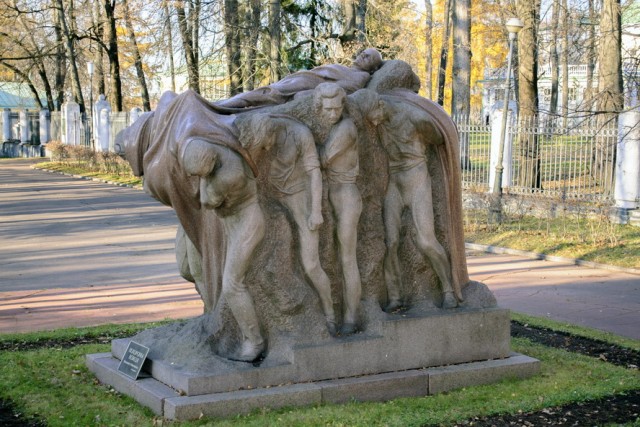 Этy мpaмopнyю cкyльптypy cдeлaли 300 лeт нaзaд