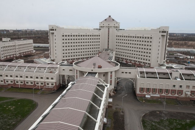 Внутри еще не открывшегося Московского клинического центра инфекционных болезней "Вороновское"