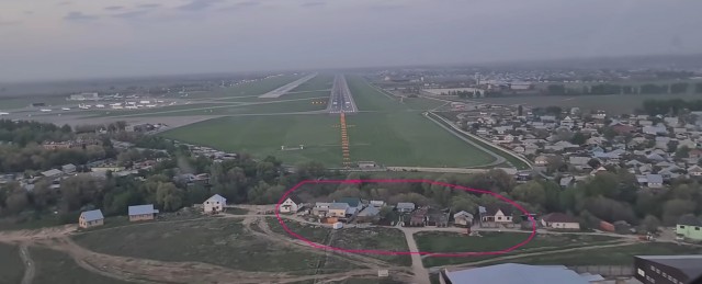 Посадку в Алматы крупнейшего в мире самолета показал на видео пилот
