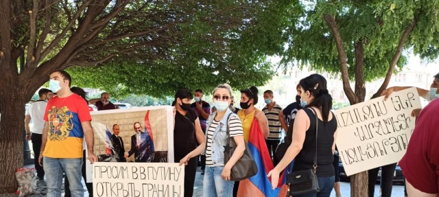 А в Карабахе война