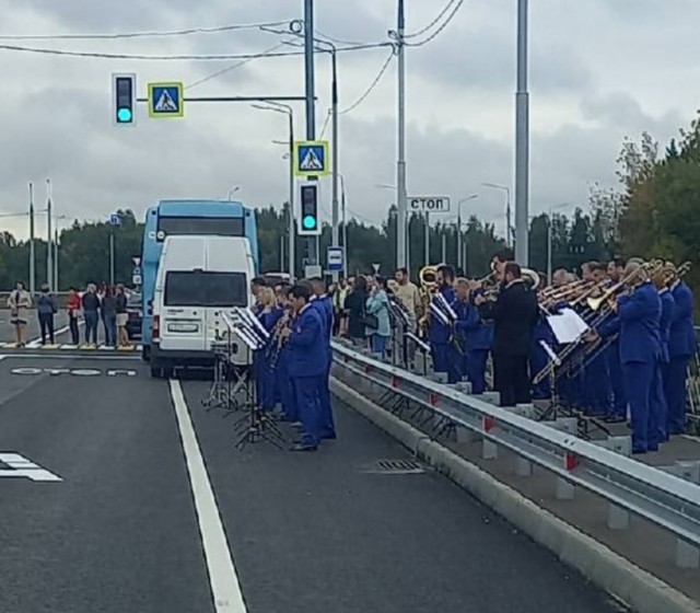 В Брянске с парадом и оркестром открыли дорогу, которая соединяет два района. Через неделю она развалилась