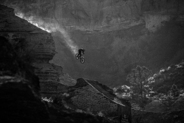 Шедевры экстремальной фотографии - победители крупнейшего фотоконкурса Red Bull Illume