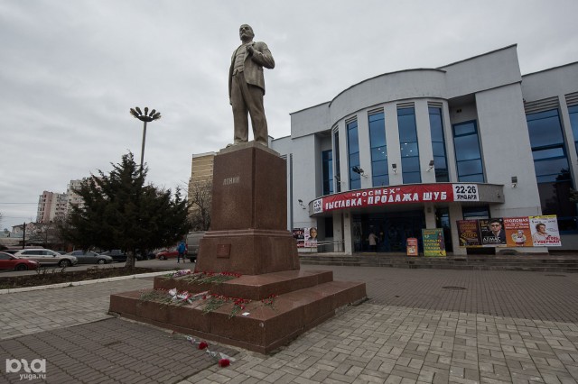 В Харькове уничтожили памятник Жукову