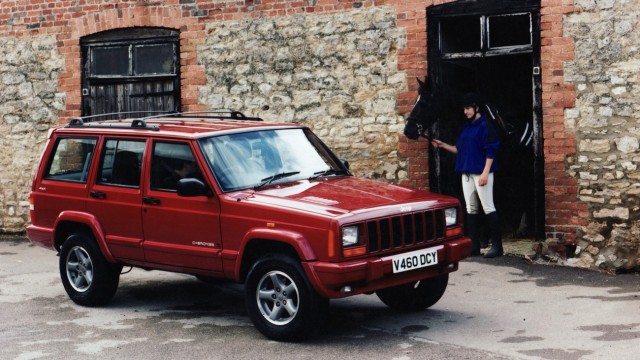 Мотор от Renault, два моста без рамы и вторая жизнь в Китае: история Jeep Cherokee XJ