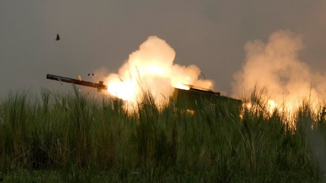 МИД Китая призвал США прекратить поставки вооружения Украине